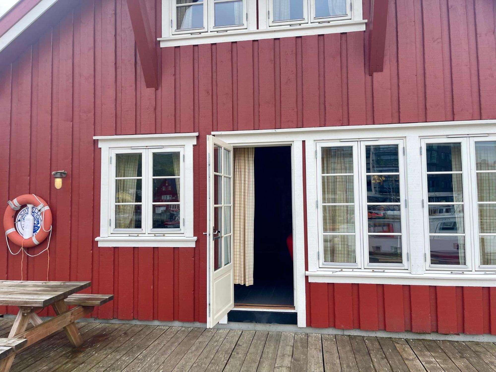 Hotel Anker Brygge Svolvær Exterior foto The entrance to the museum